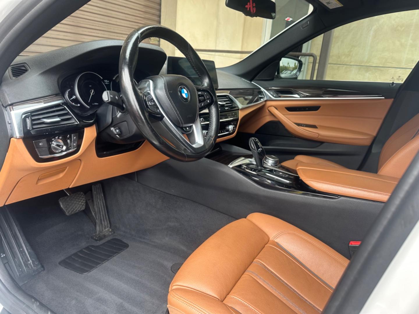 2018 WHITE /Black BMW 5-Series leather (WBAJA5C59JW) with an 2.0 Turbo engine, Automatic transmission, located at 30 S. Berkeley Avenue, Pasadena, CA, 91107, (626) 248-7567, 34.145447, -118.109398 - Low Miles!! Step into the world of luxury and innovation with our 2018 BMW 5-Series 530i, now available at our Buy Here Pay Here (BHPH) dealership in Pasadena, CA. Tailored for car enthusiasts in Altadena CA, Glendale CA, Los Angeles CA, and throughout LA County, this prestigious pre-owned BMW 530 - Photo#11